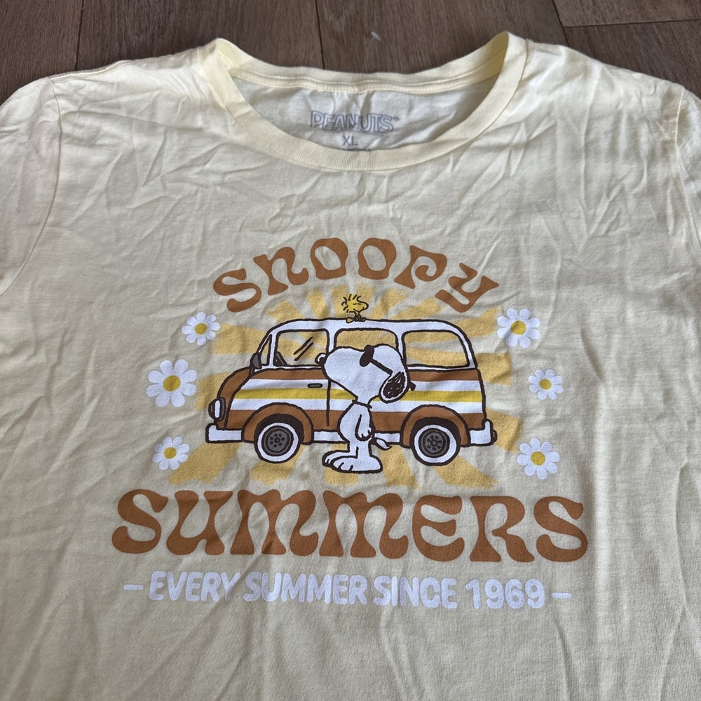 PEANUTS Snoopy Summers Junior's Tee Retro Crop Yellow Size XL NWOT